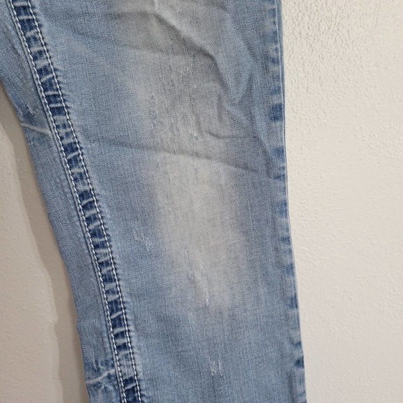 Maurices Blue Ankle Cropped Jeans with Distressed Details - Picture 7 of 9